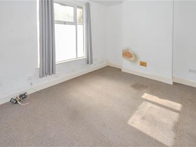 LOUNGE/BEDROOM